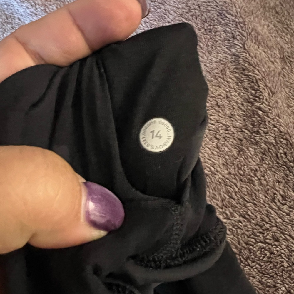 lululemon athletica Black Camo capri Leggings-no pockets - Picture 4 of 4